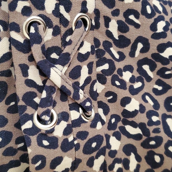 RAFAELLA 18 32" LONG STRETCHY ANIMAL PRINT CAPRIS - Picture 2 of 3